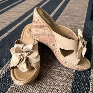🌼🌻 BOC Floral Cork wedge sandals. Size 7 tan 🌻🌼
